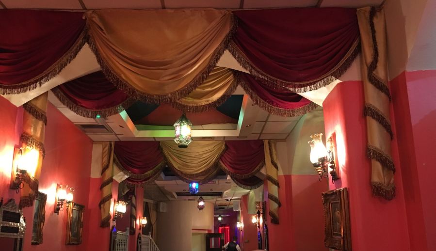 out-in-brum-syriana-interior